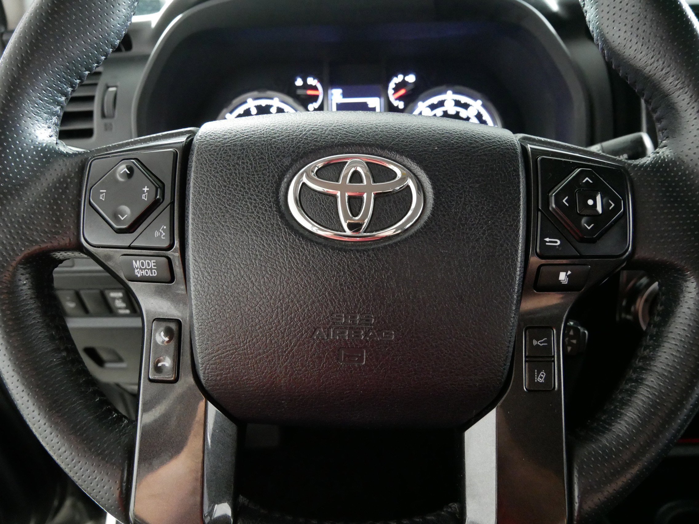 Used 2020 Toyota 4Runner TRD Off-Road Premium image 25