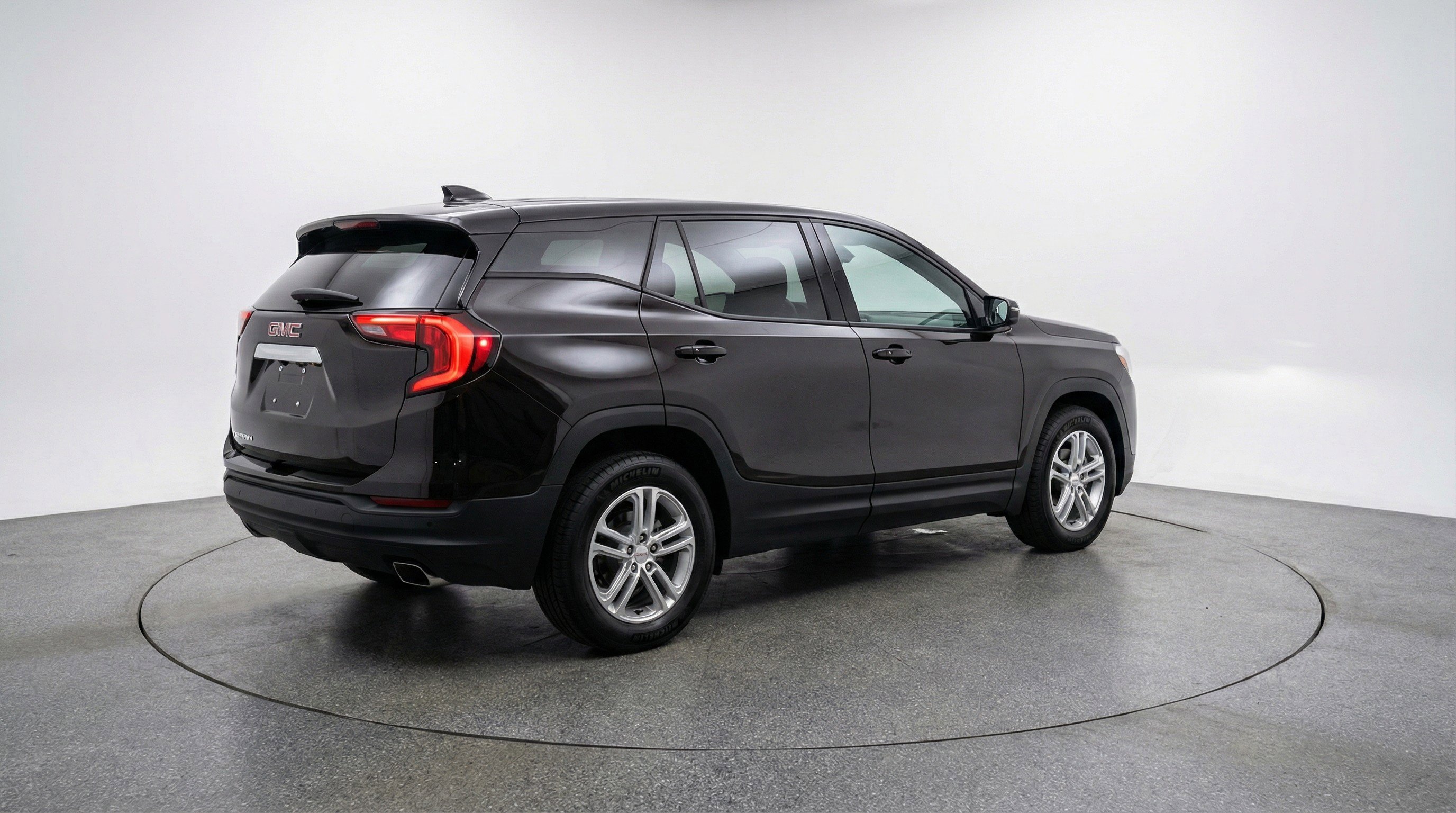 Used 2024 GMC Terrain SLE image 9