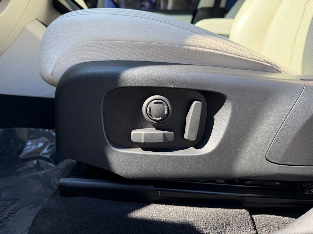 Used 2021 Land Rover Range Rover Velar S image 12