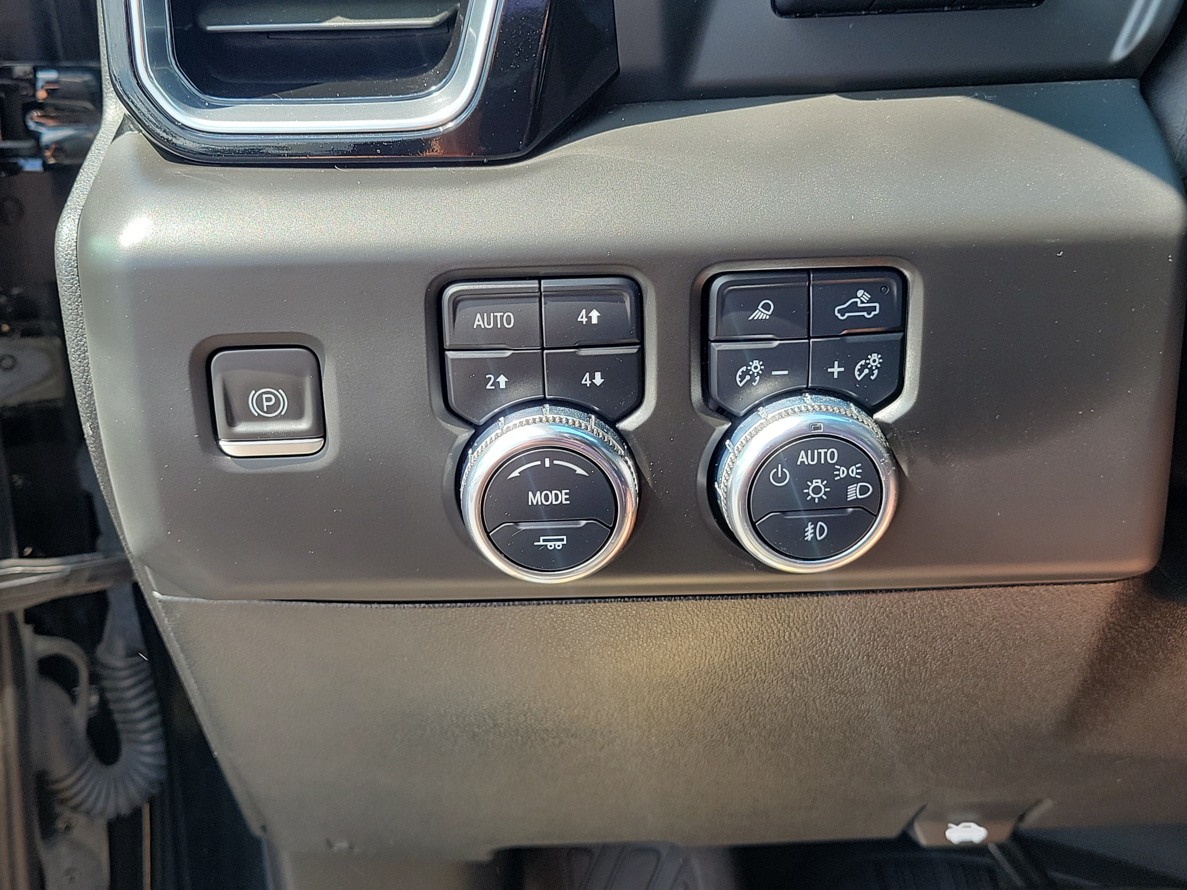 Used 2024 GMC Sierra 2500 Denali w/ Denali Reserve Package AWD/4WD image 20