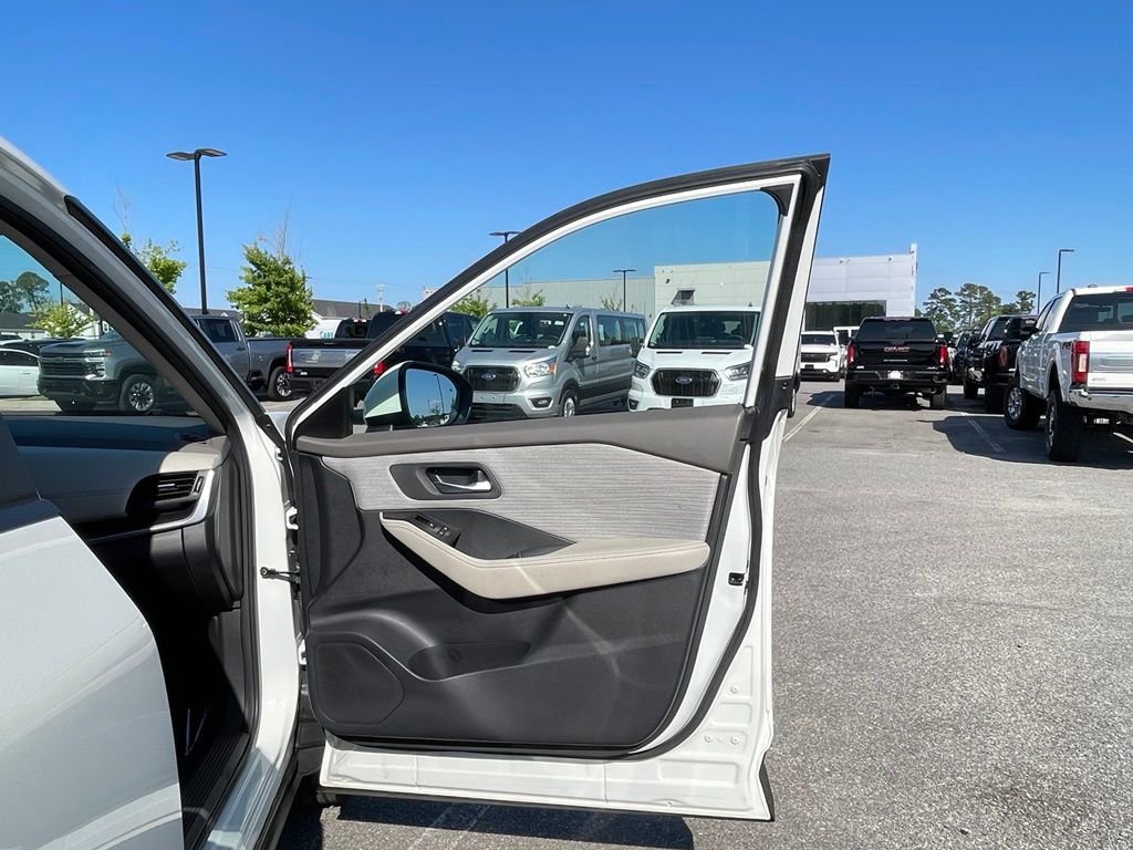 Used 2023 Nissan Rogue SV FWD image 27