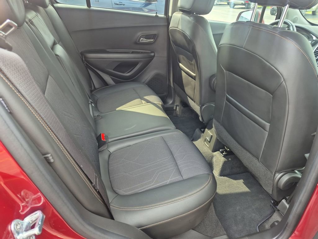 Used 2022 Chevrolet Trax LT w/ LT Convenience Package image 28