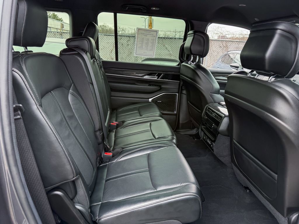 Used 2022 Jeep Wagoneer Series III image 26