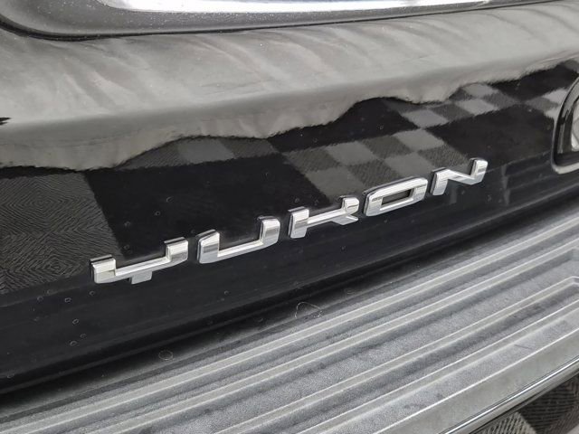 Used 2021 GMC Yukon XL AT4 w/ AT4 Premium Plus Package AWD/4WD image 7