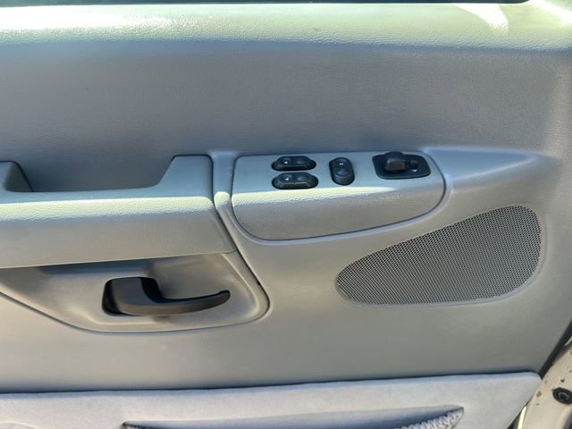 Used 2003 Ford E-150 and Econoline 150 RWD image 14