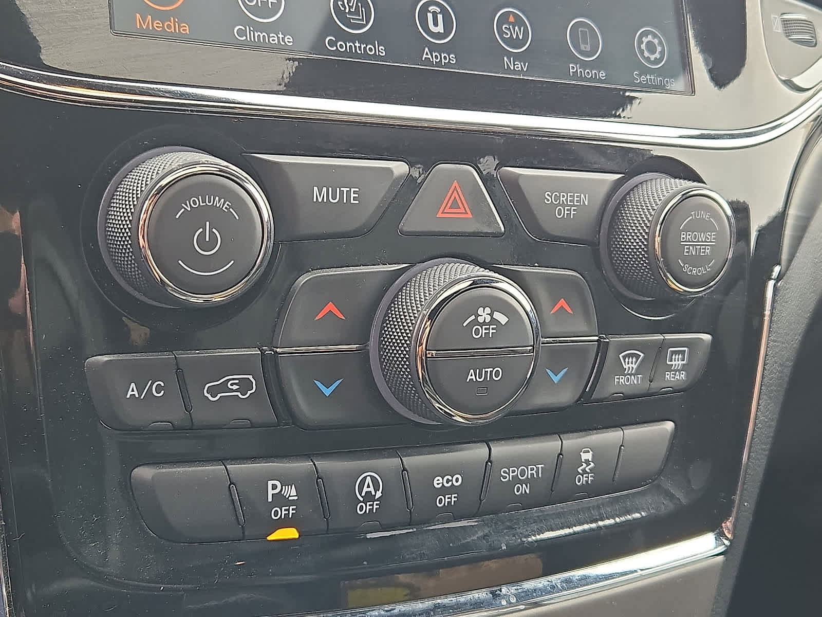 Used 2021 Jeep Grand Cherokee Laredo X image 18