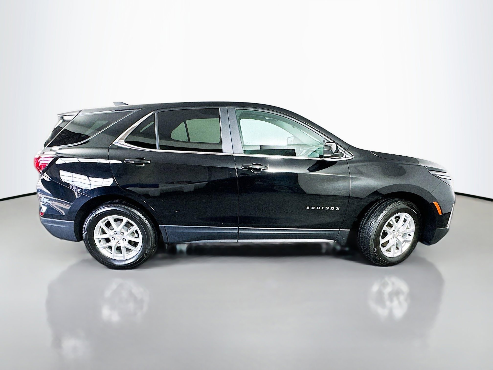 Used 2022 Chevrolet Equinox LT w/ Driver Convenience Package image 8