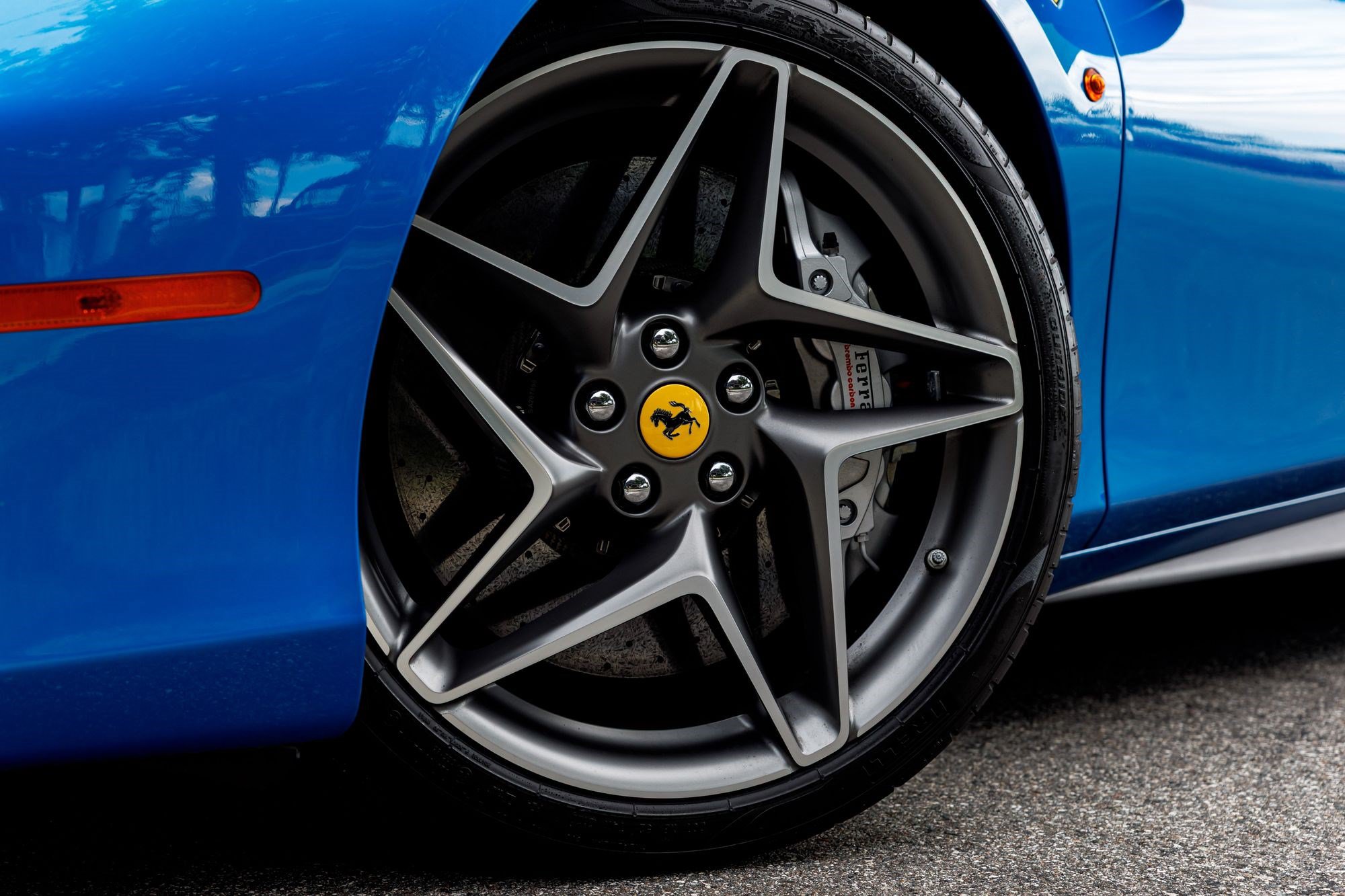 Used 2019 Ferrari 488 Spider RWD image 9