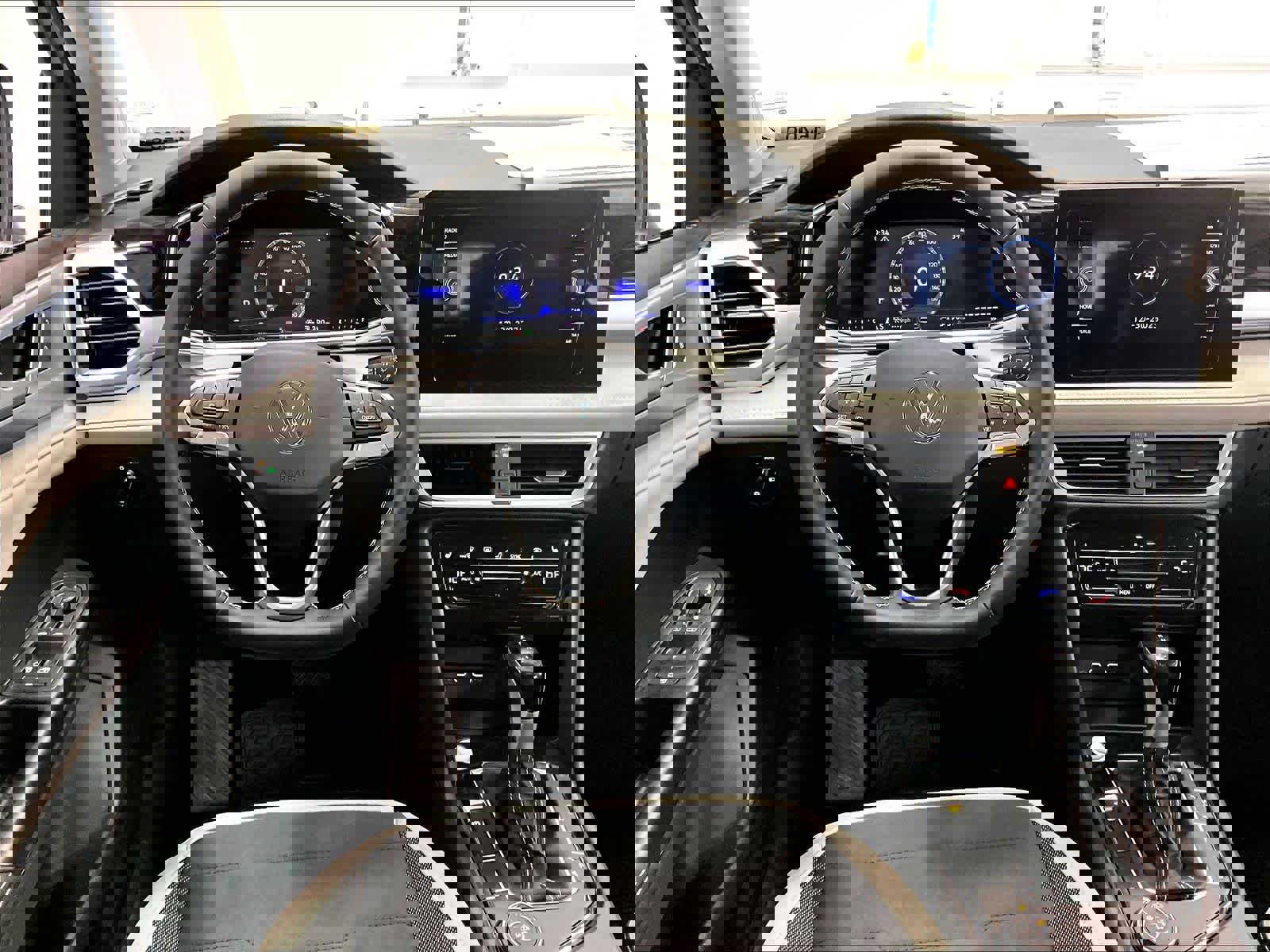 New 2026 Volkswagen Taos SE image 15