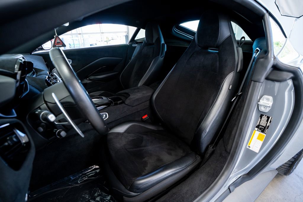 Used 2020 Aston Martin V8 Vantage Coupe image 36