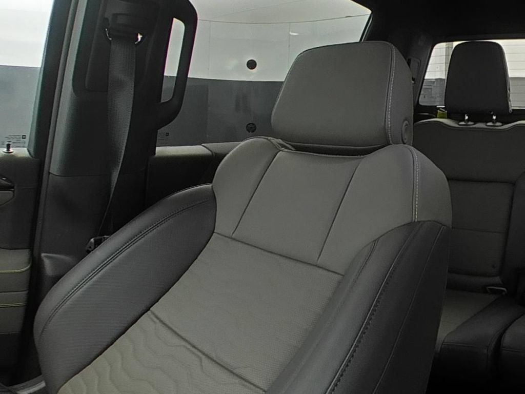 Used 2026 Chevrolet Silverado 1500 ZR2 AWD/4WD image 9
