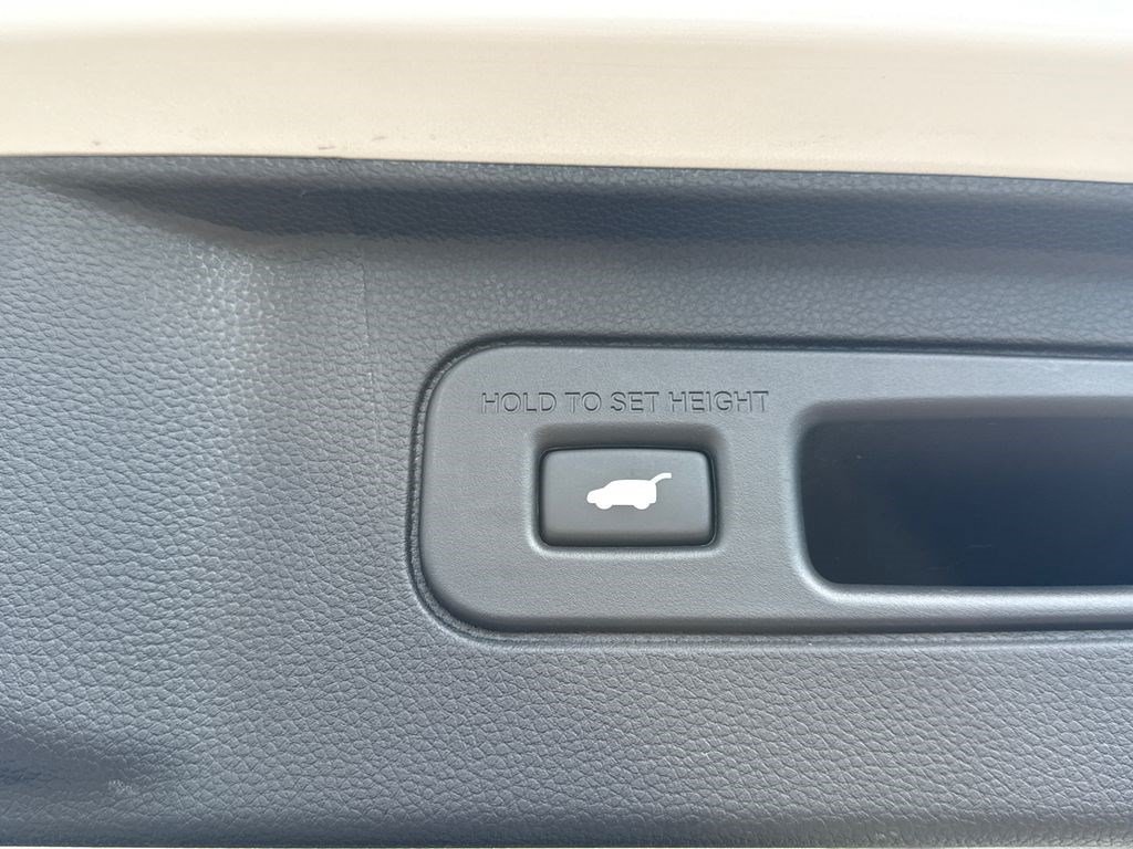 Certified 2025 Honda Pilot Touring image 17