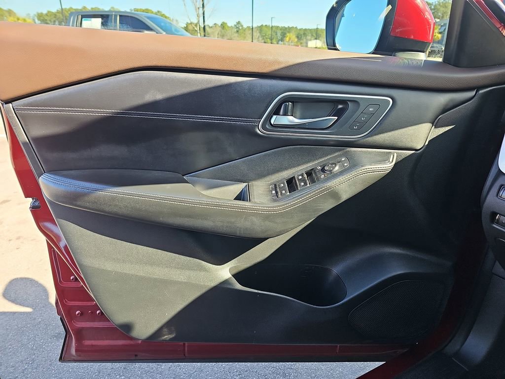 Used 2021 Nissan Rogue SL image 30