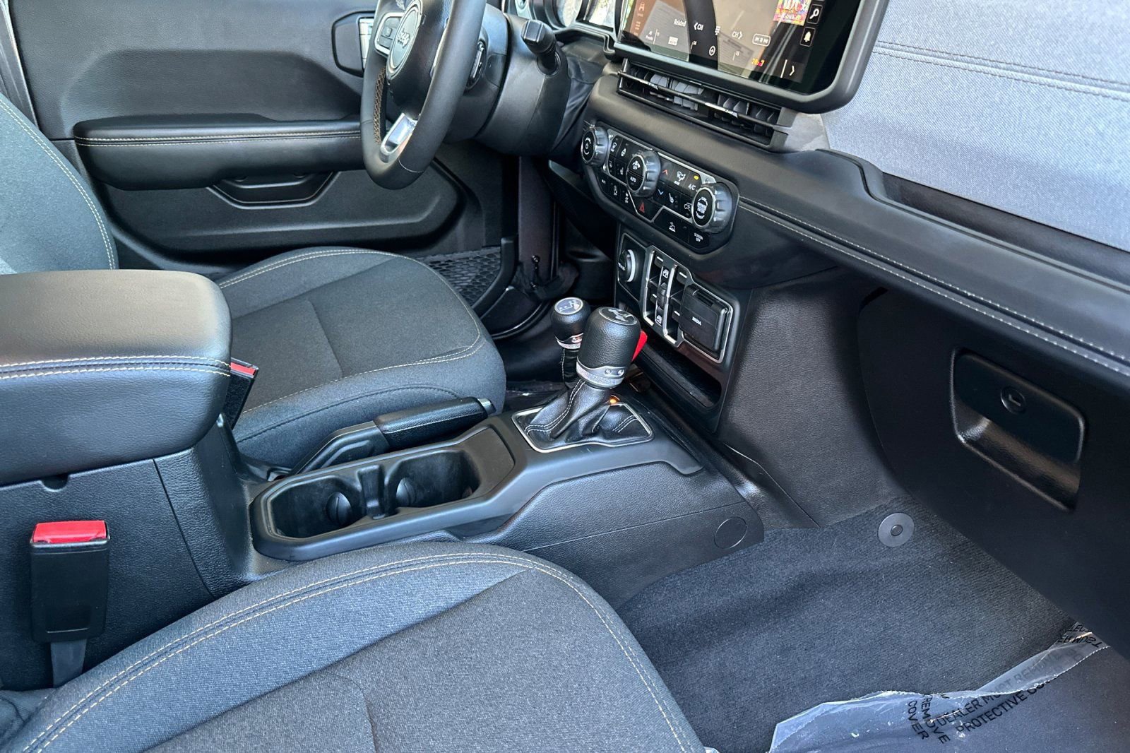 Used 2025 Jeep Wrangler Sahara image 16