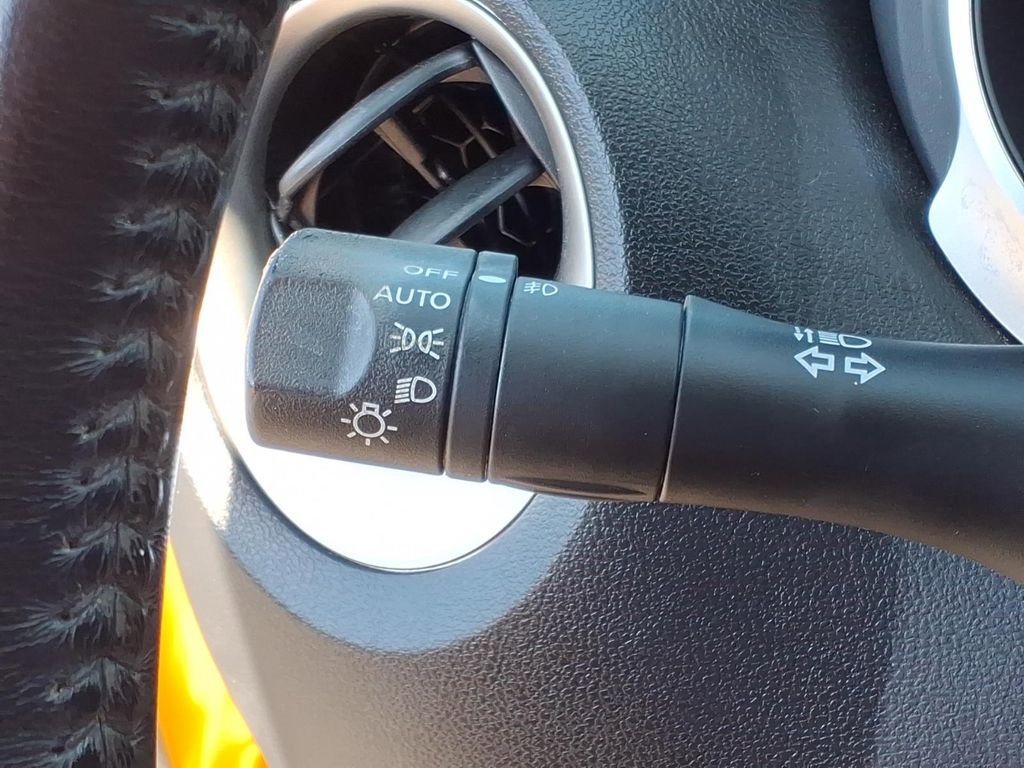 Used 2016 Nissan Juke SL image 17