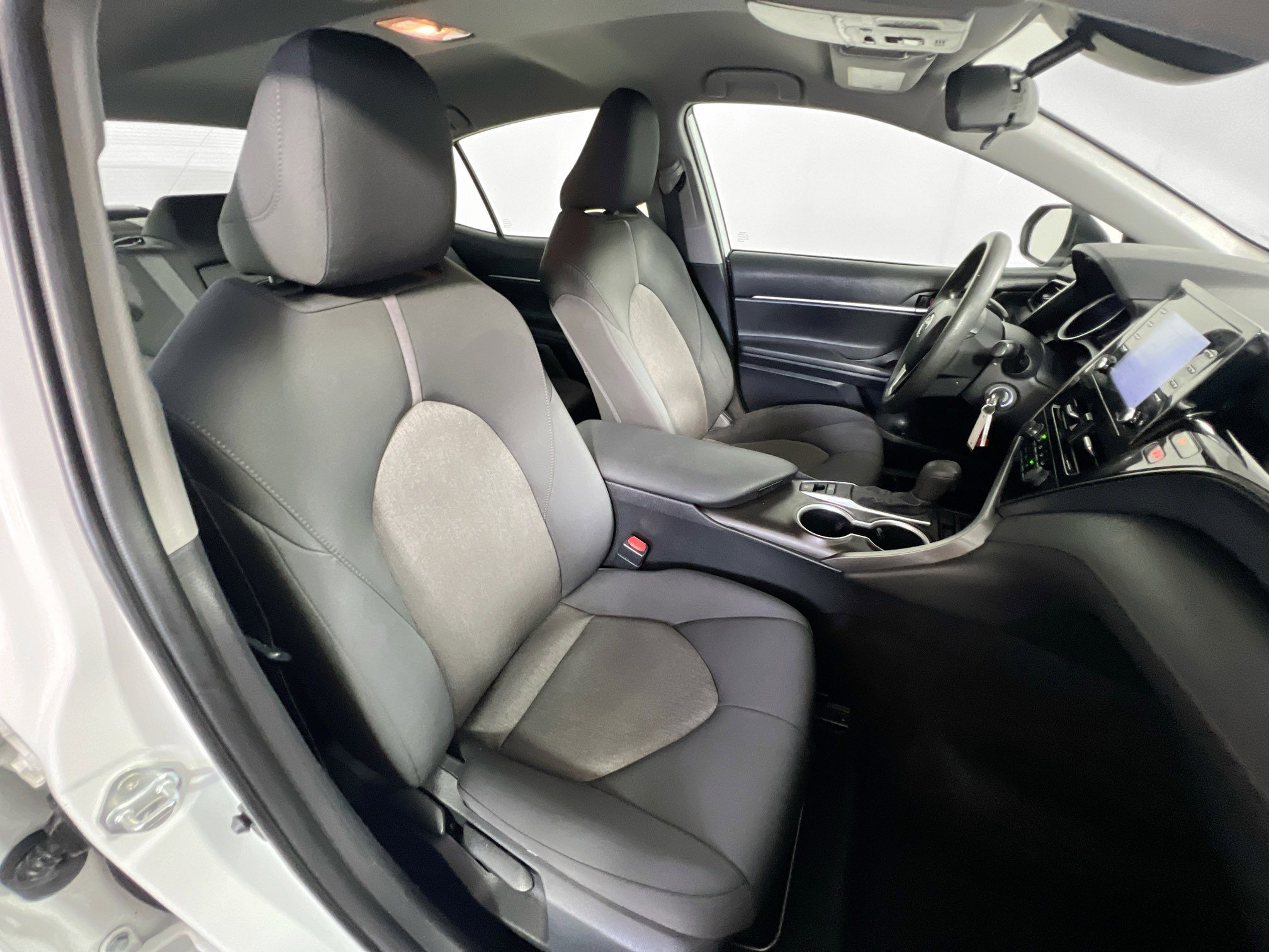 Used 2021 Toyota Camry LE AWD/4WD image 30