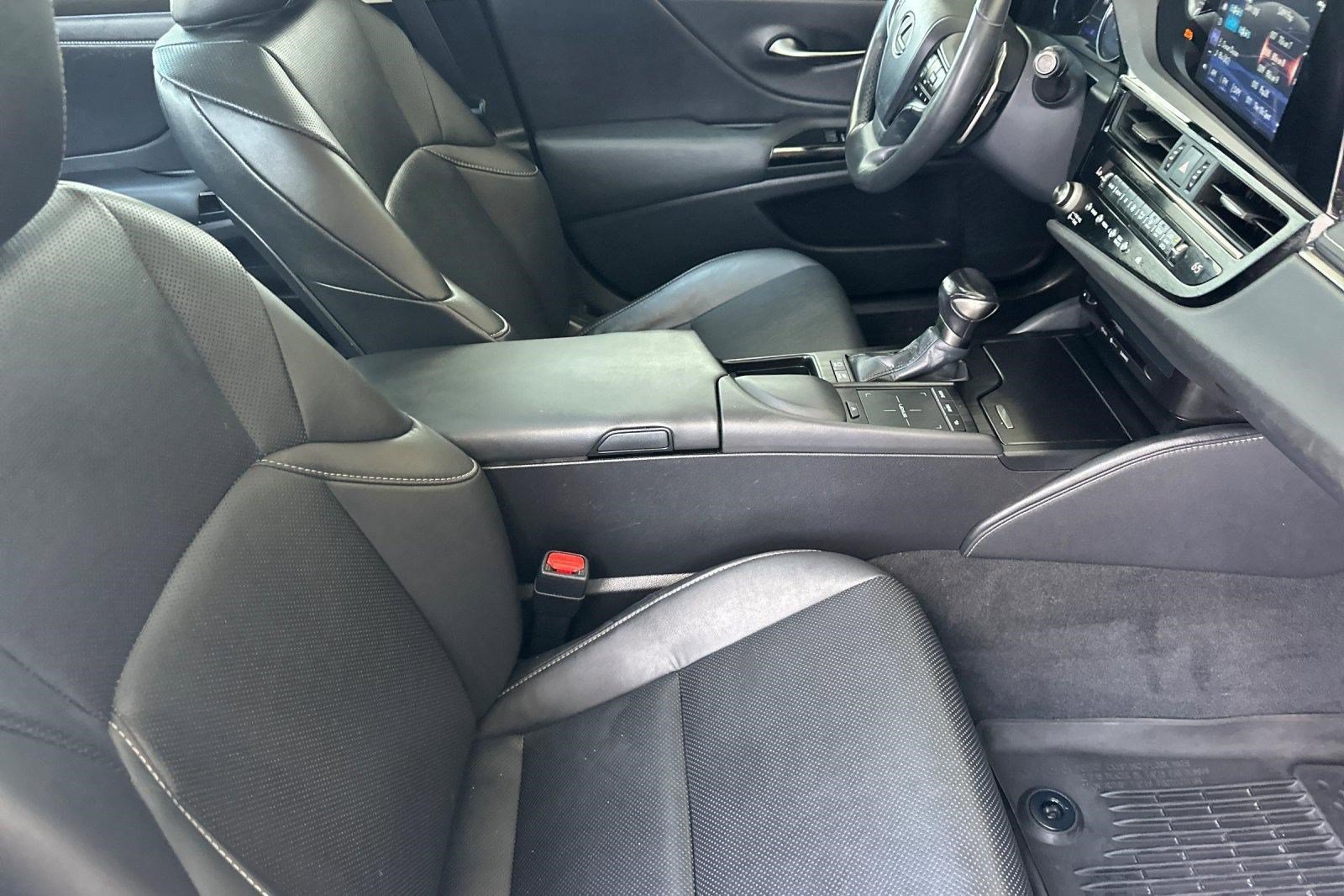 Used 2022 Lexus ES 300h w/ Accessory Package FWD image 30