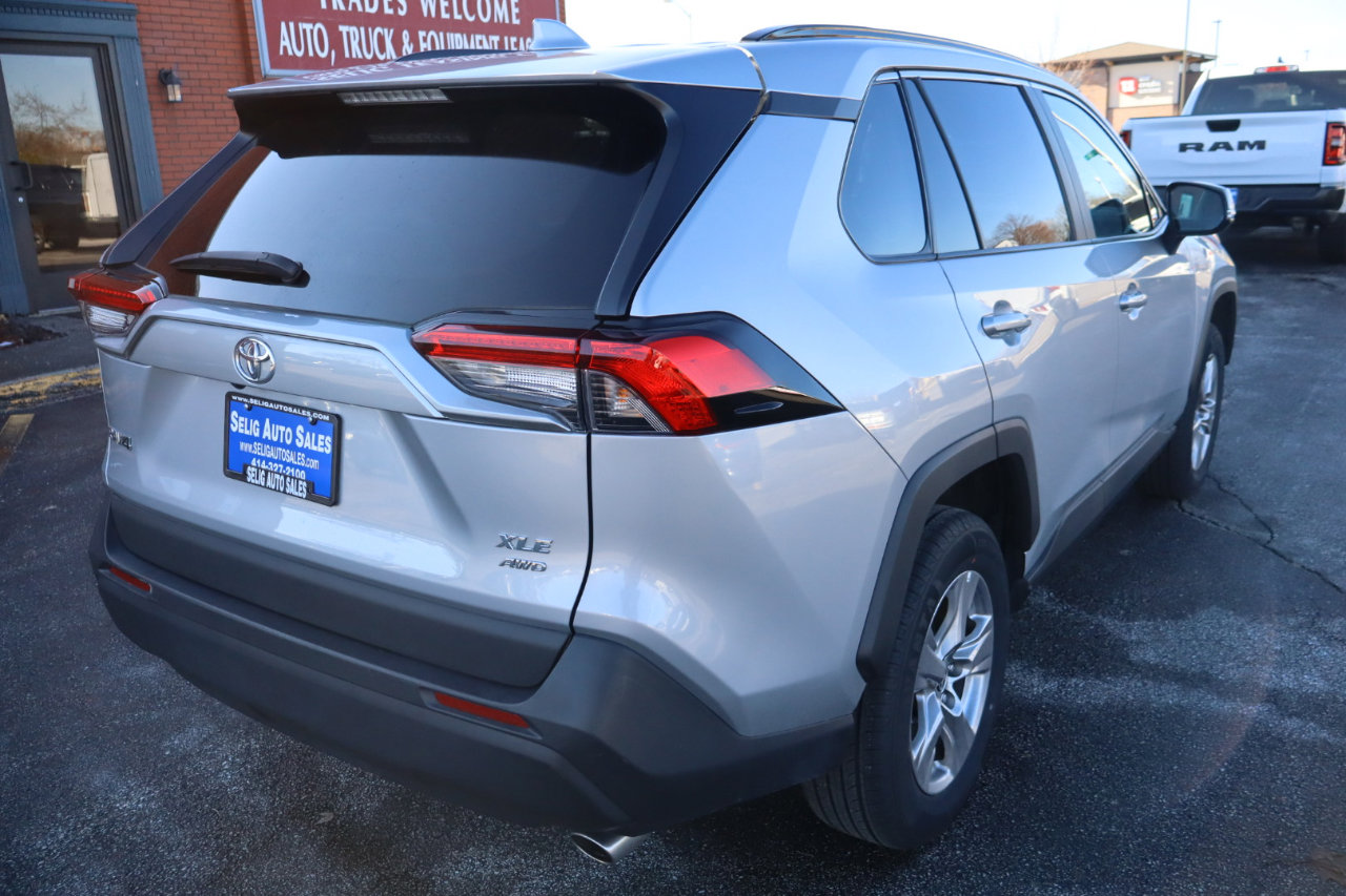 Used 2022 Toyota RAV4 XLE image 8
