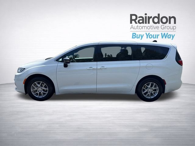 Used 2025 Chrysler Pacifica Select FWD image 4