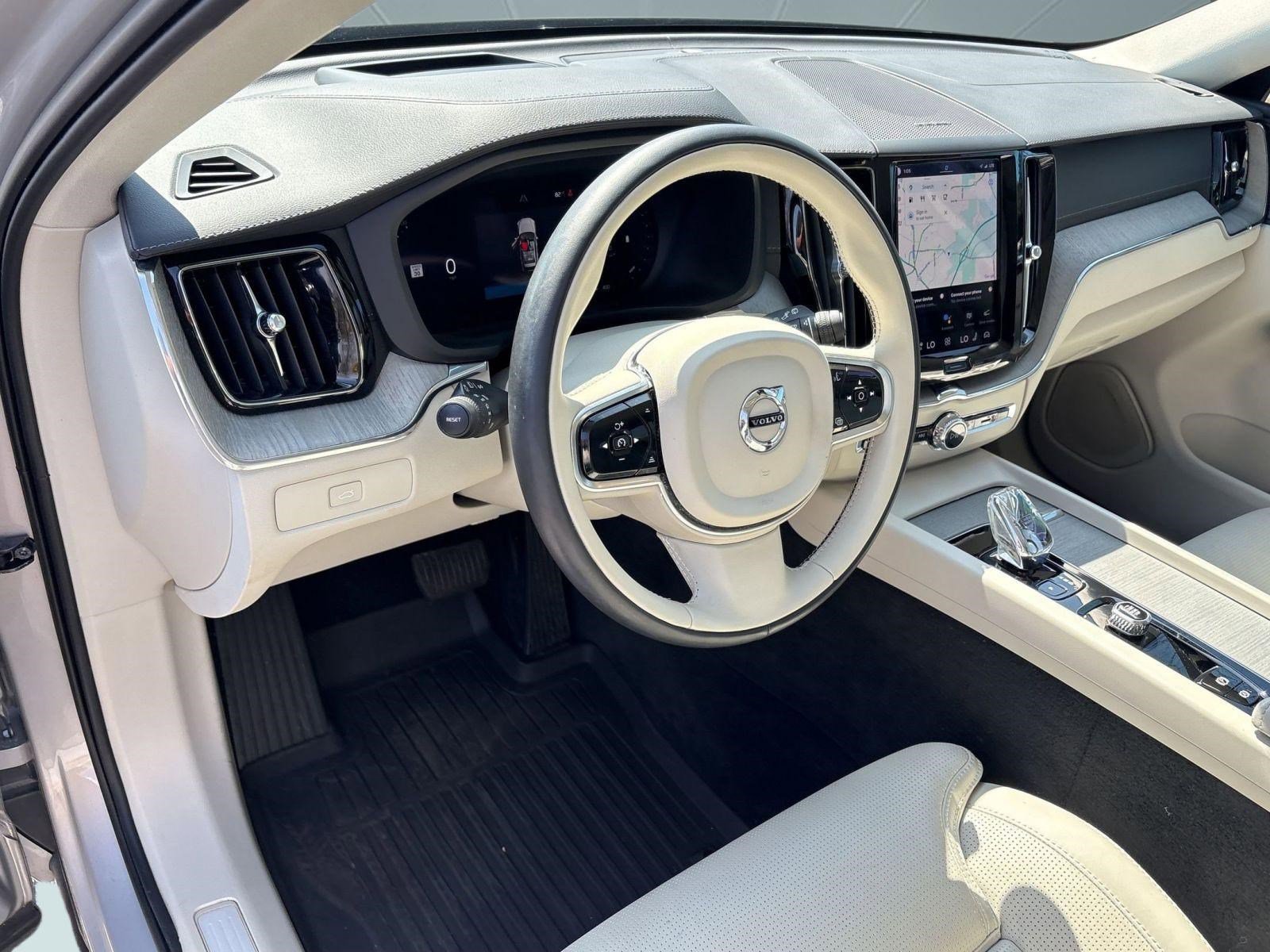 Used 2023 Volvo XC60 B5 Ultimate w/ Climate Package image 4