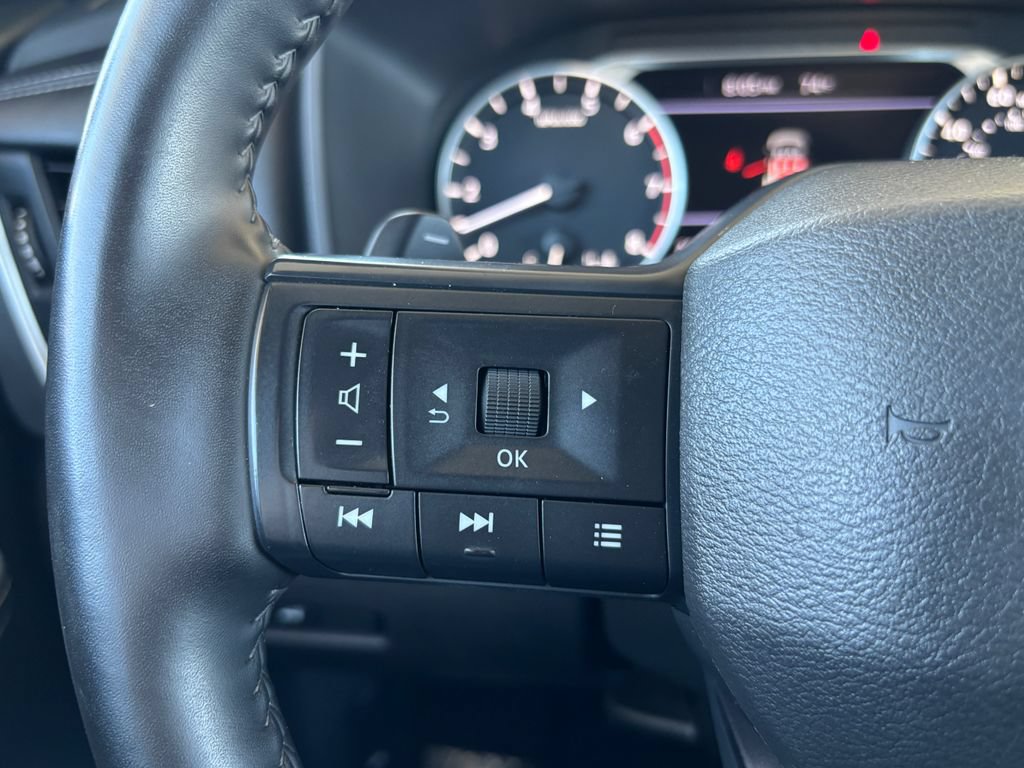 Used 2025 Nissan Rogue SV AWD/4WD image 11