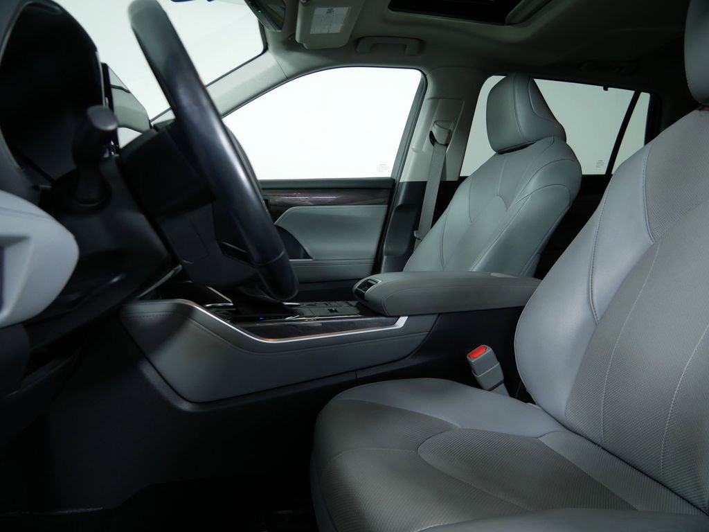 Used 2021 Toyota Highlander Limited AWD/4WD image 15