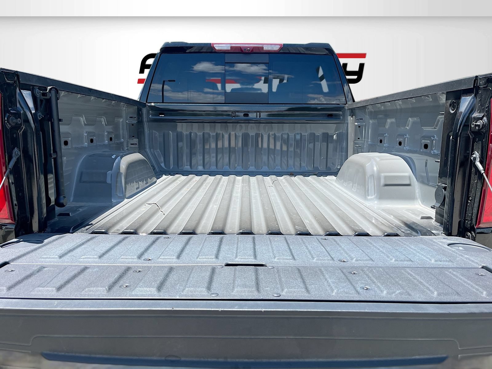 Used 2025 Chevrolet Silverado 1500 High Country AWD/4WD image 28