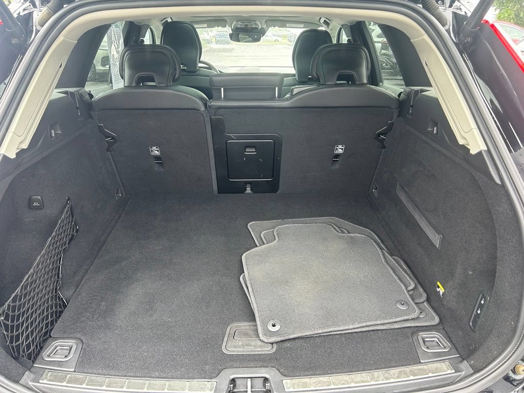 Used 2019 Volvo XC60 T6 Momentum w/ Multimedia Package AWD/4WD image 18