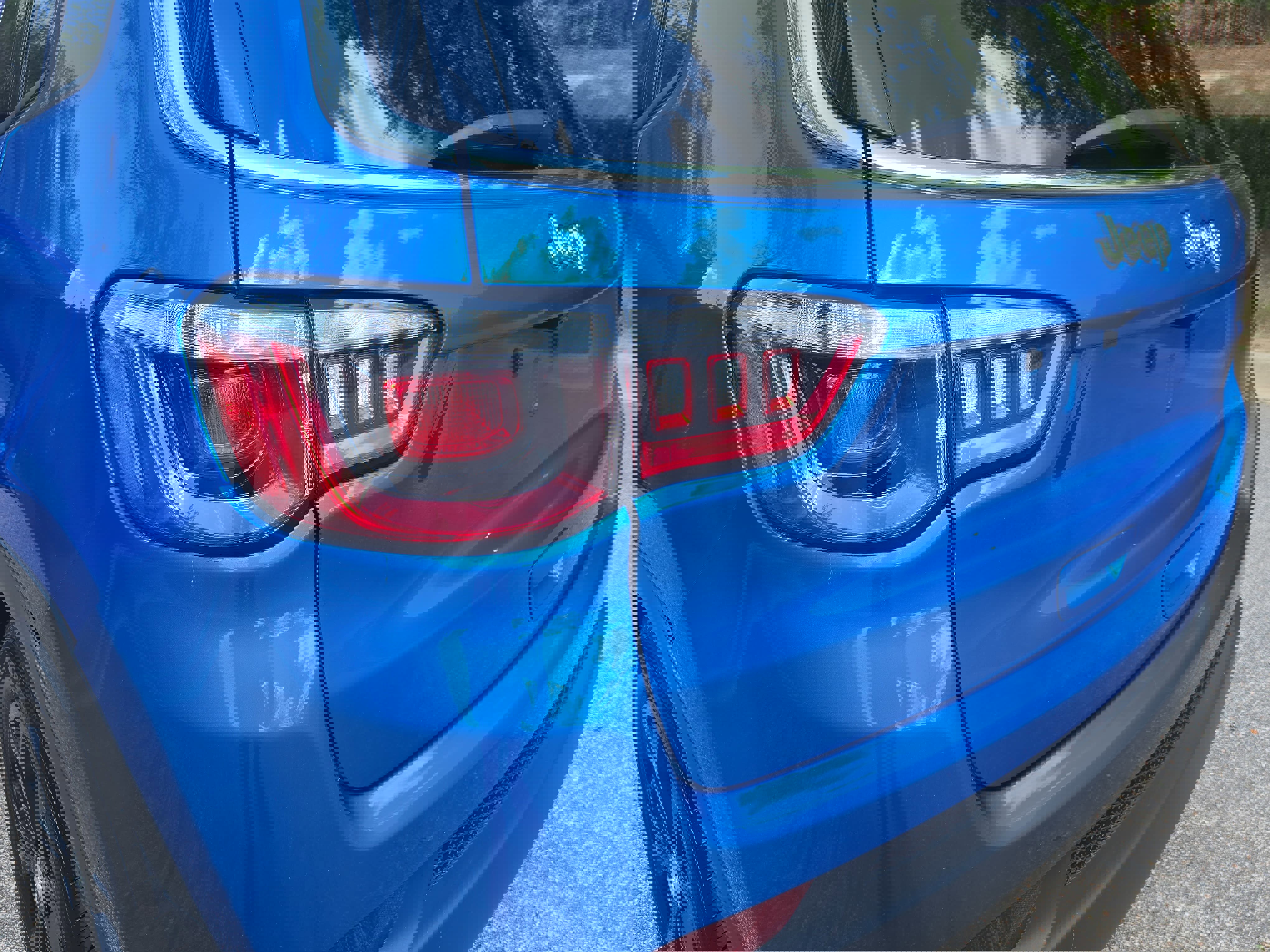 Used 2024 Jeep Compass Latitude image 32