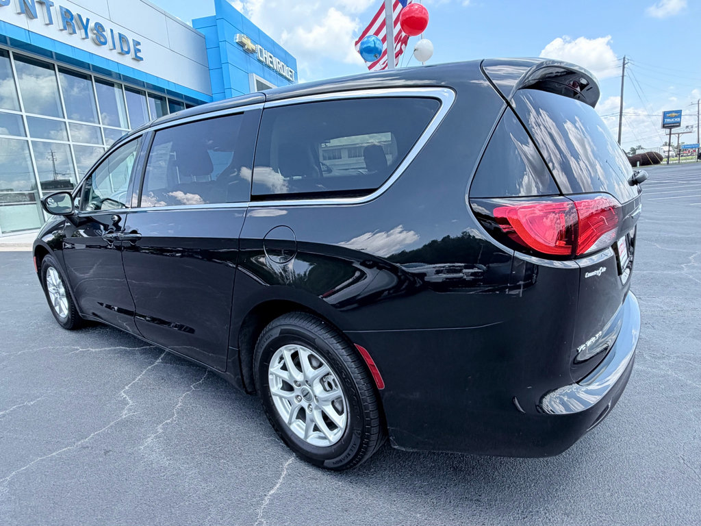 Used 2022 Chrysler Voyager LX FWD image 7