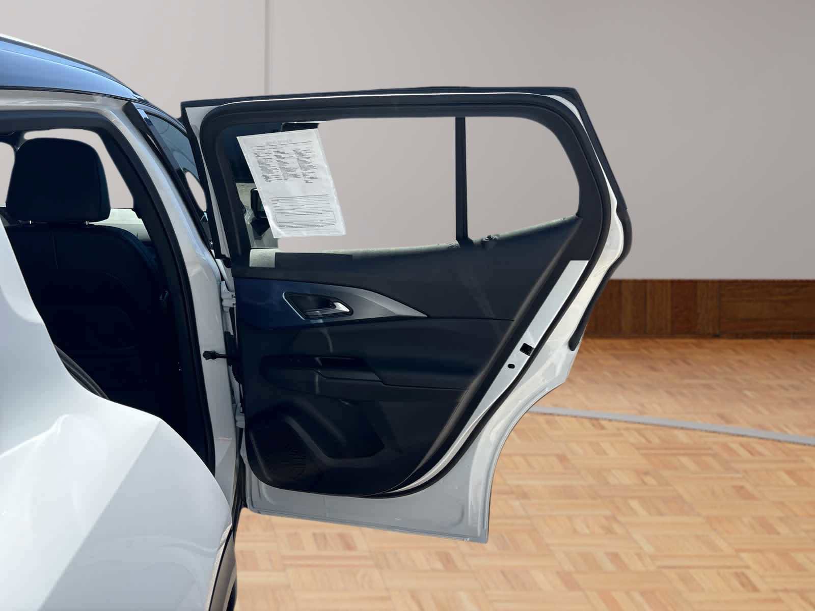 Used 2026 Chevrolet Equinox EV LT FWD image 13