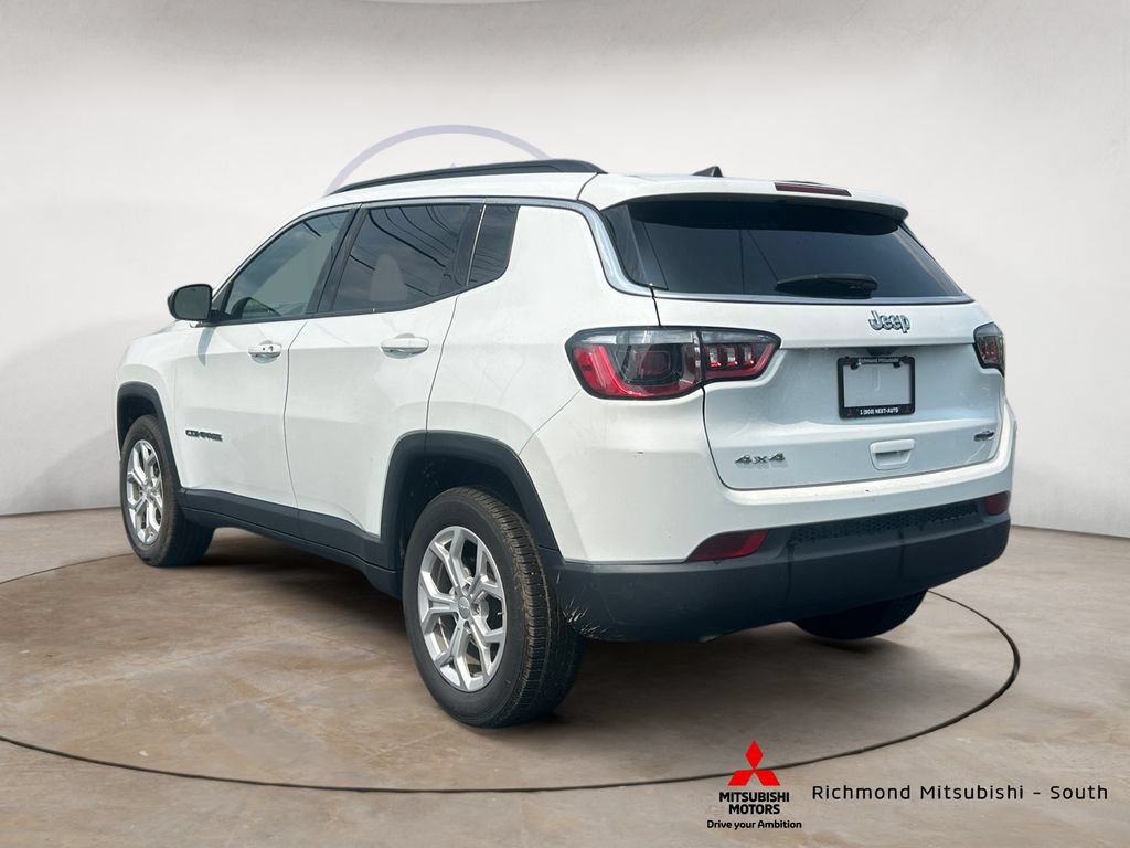 Used 2024 Jeep Compass Latitude AWD/4WD image 5