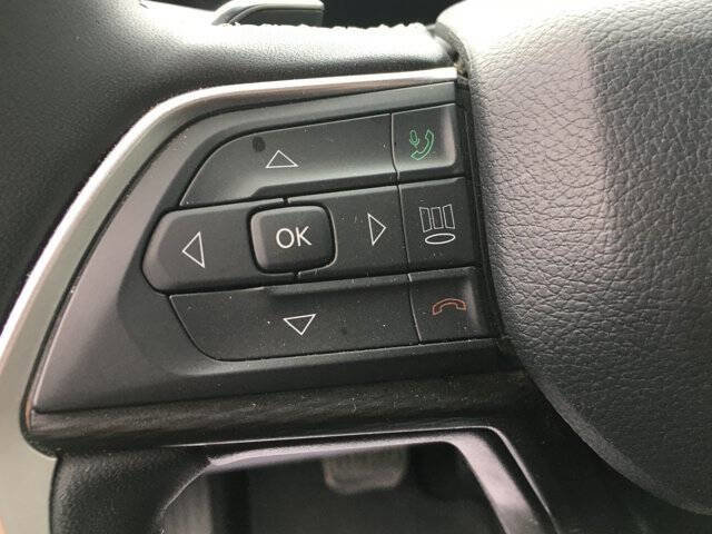 Used 2024 Jeep Grand Cherokee L Laredo image 13