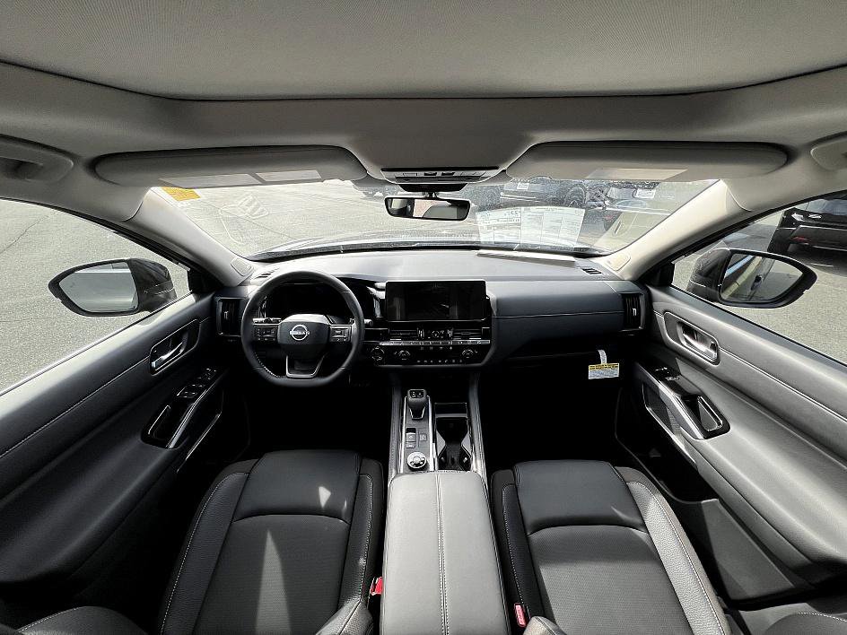 New 2026 Nissan Pathfinder SL image 16