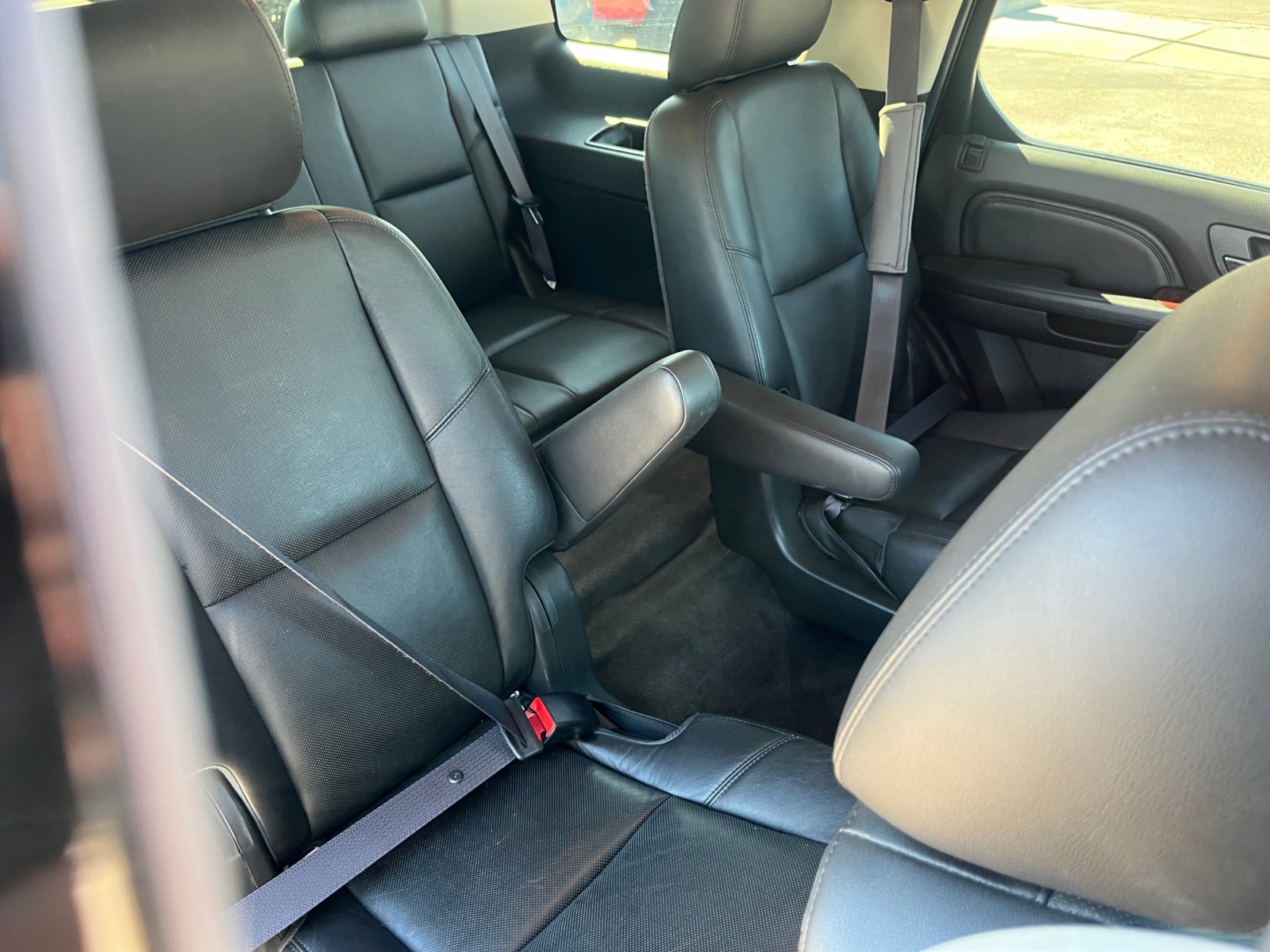 Used 2014 Cadillac Escalade Luxury image 18