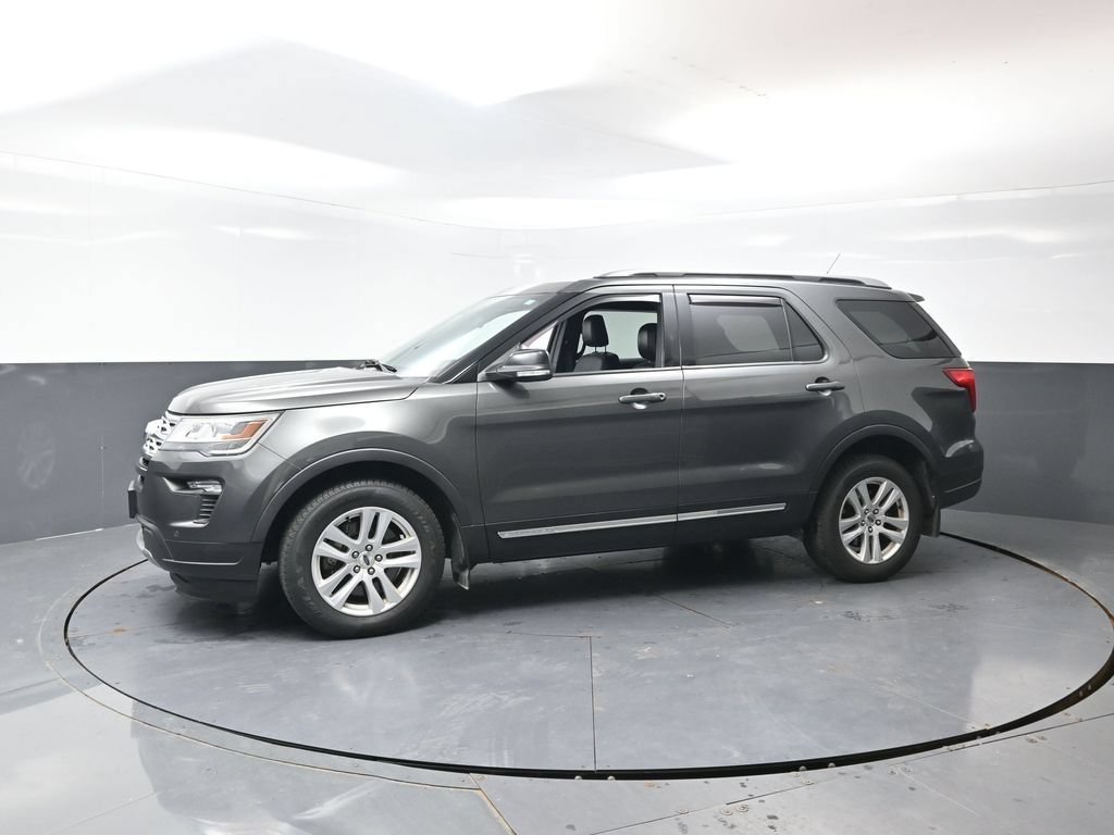 Used 2018 Ford Explorer XLT w/ Equipment Group 202A AWD/4WD image 8