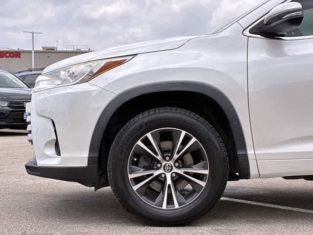 Used 2018 Toyota Highlander LE FWD image 14