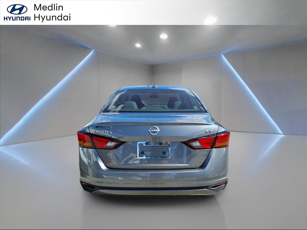 Used 2024 Nissan Altima 2.5 SV FWD image 4