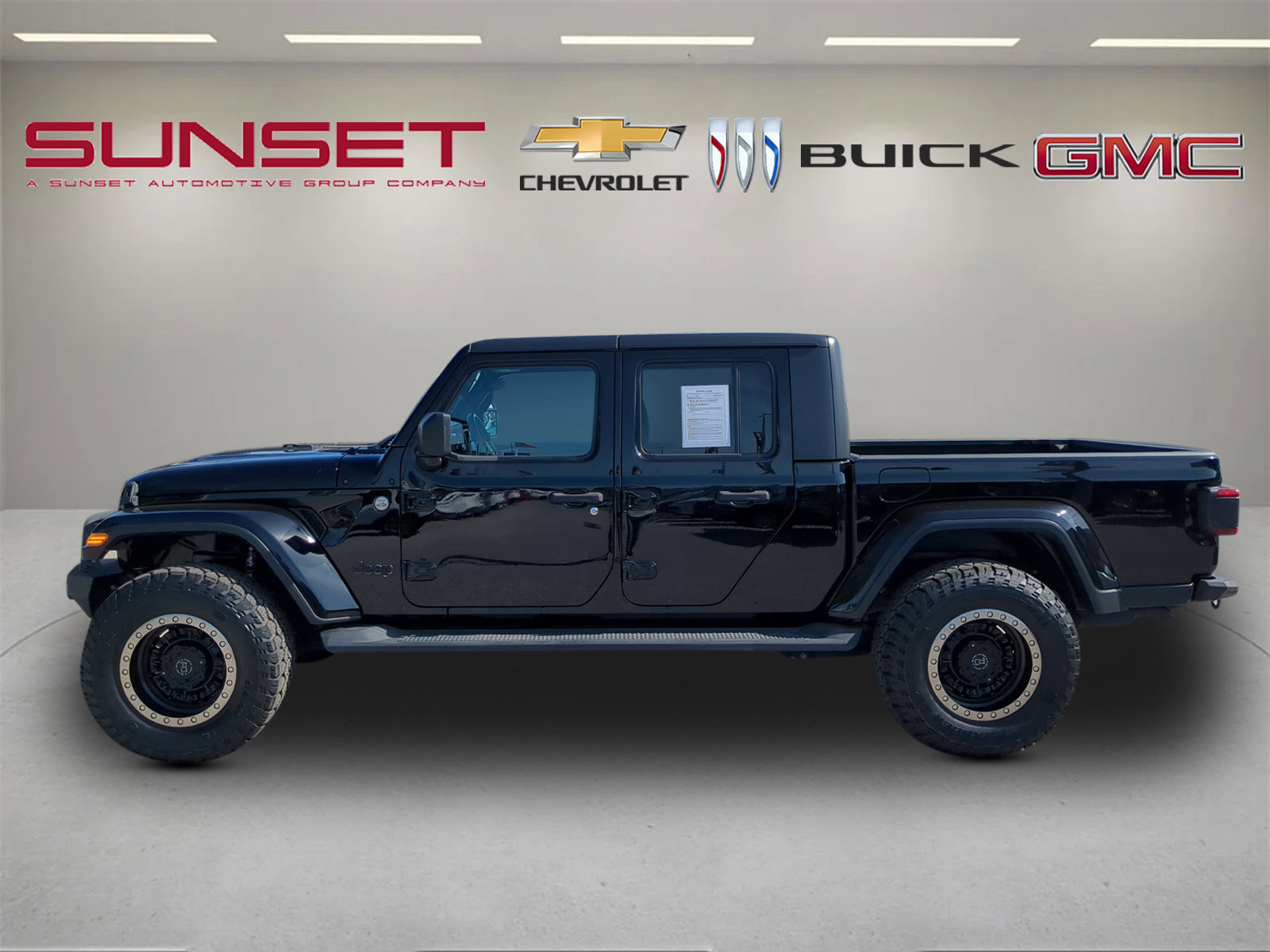 Used 2020 Jeep Gladiator Overland w/ Safety Group image 7