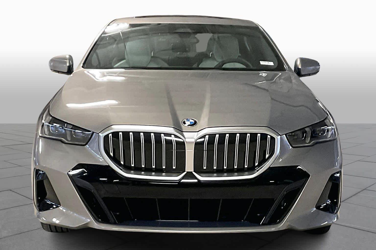 Used 2026 BMW 530i xDrive w/ M Sport Package AWD/4WD image 3