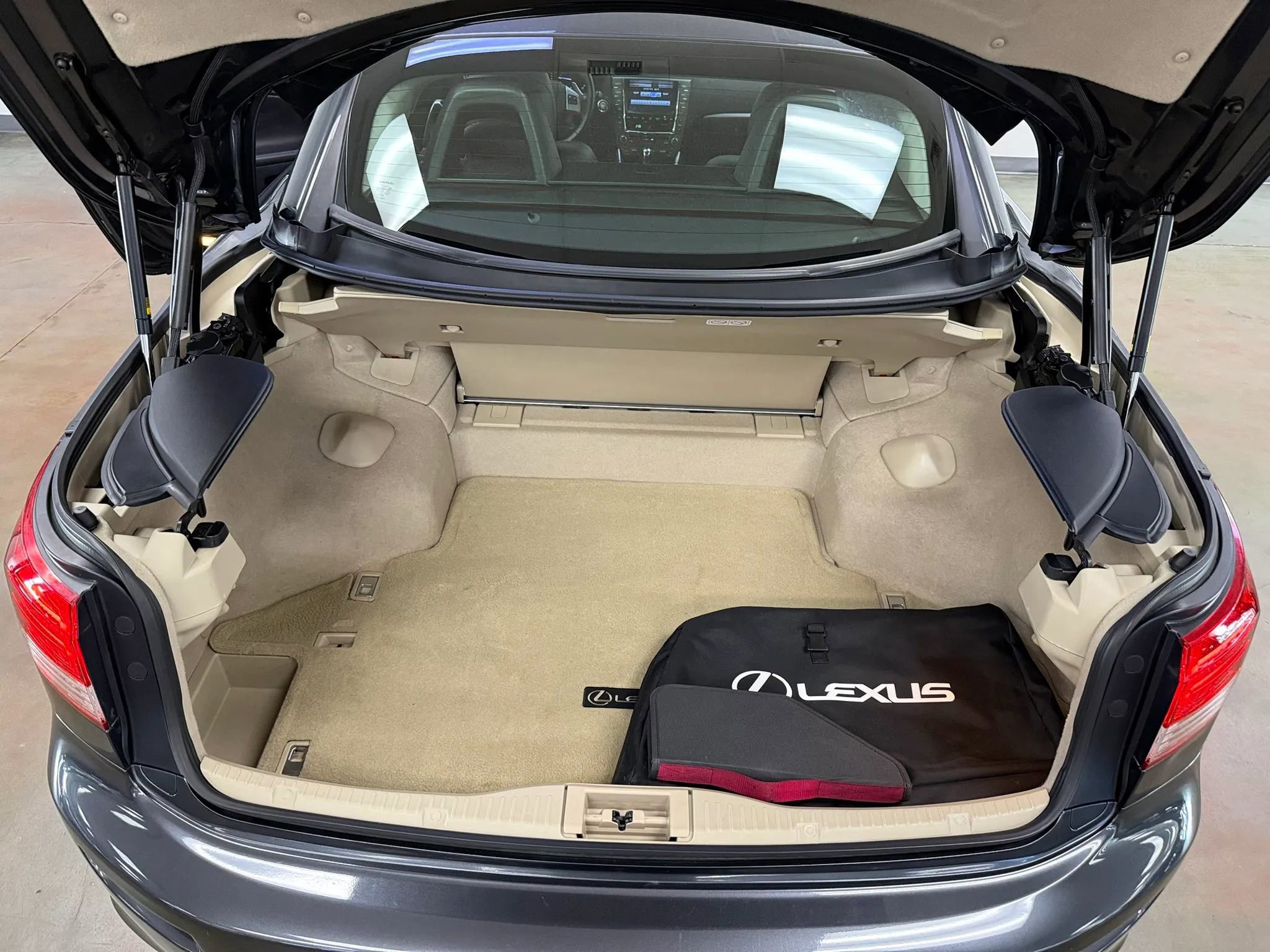 Used 2011 Lexus IS 250C w/ Luxury Pkg RWD image 11