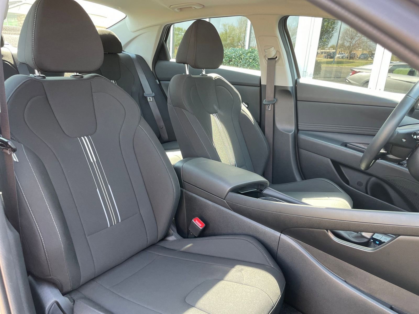 Used 2025 Hyundai Elantra SEL image 37