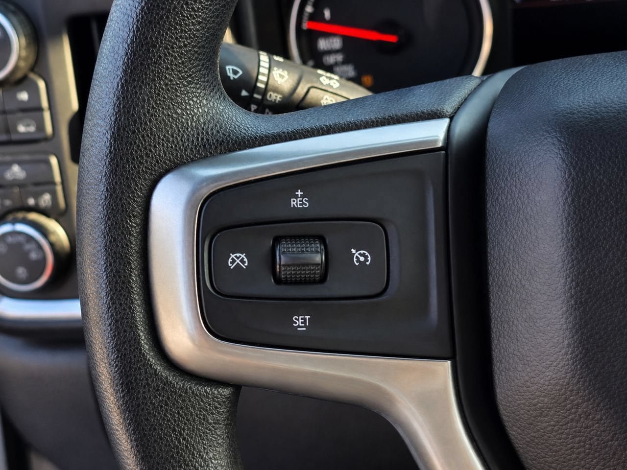 Certified 2020 Chevrolet Silverado 1500 LT AWD/4WD image 24