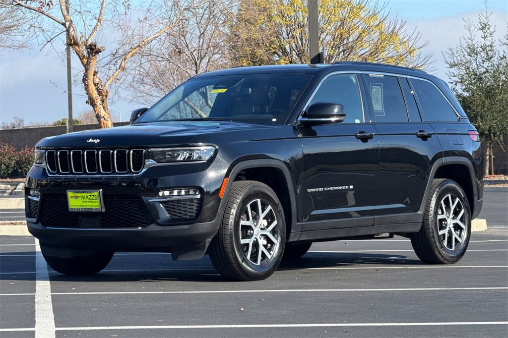 Used 2024 Jeep Grand Cherokee Limited image 14