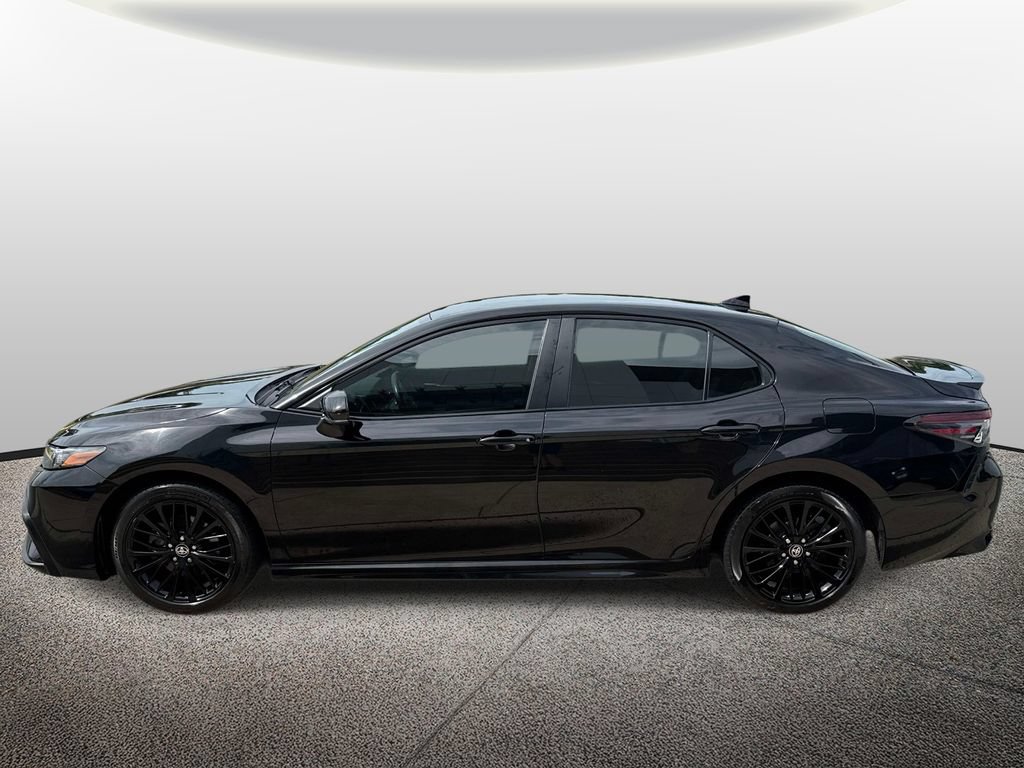 Used 2021 Toyota Camry SE FWD image 3
