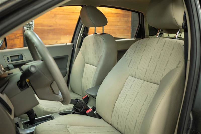 Used 2011 Ford Focus SE image 10