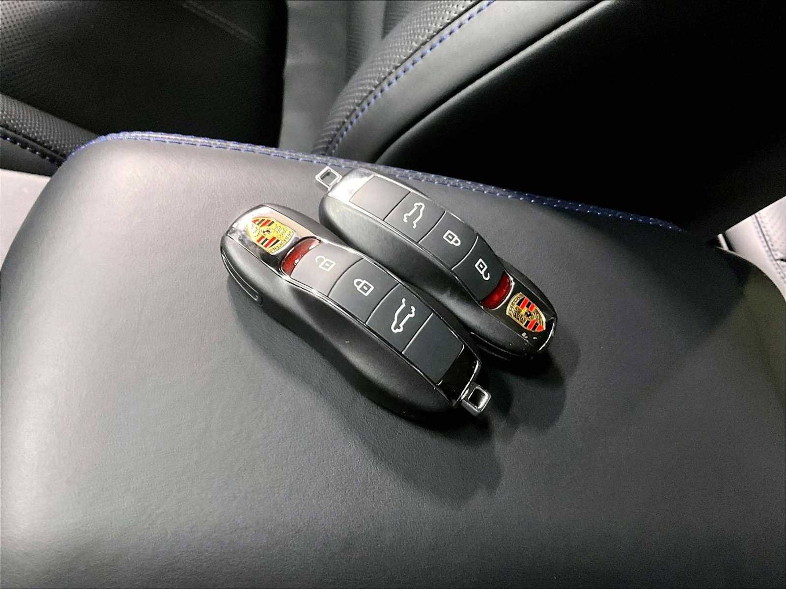 Used 2025 Porsche Macan image 38