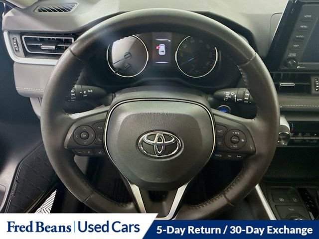 Used 2022 Toyota RAV4 XLE Premium image 12