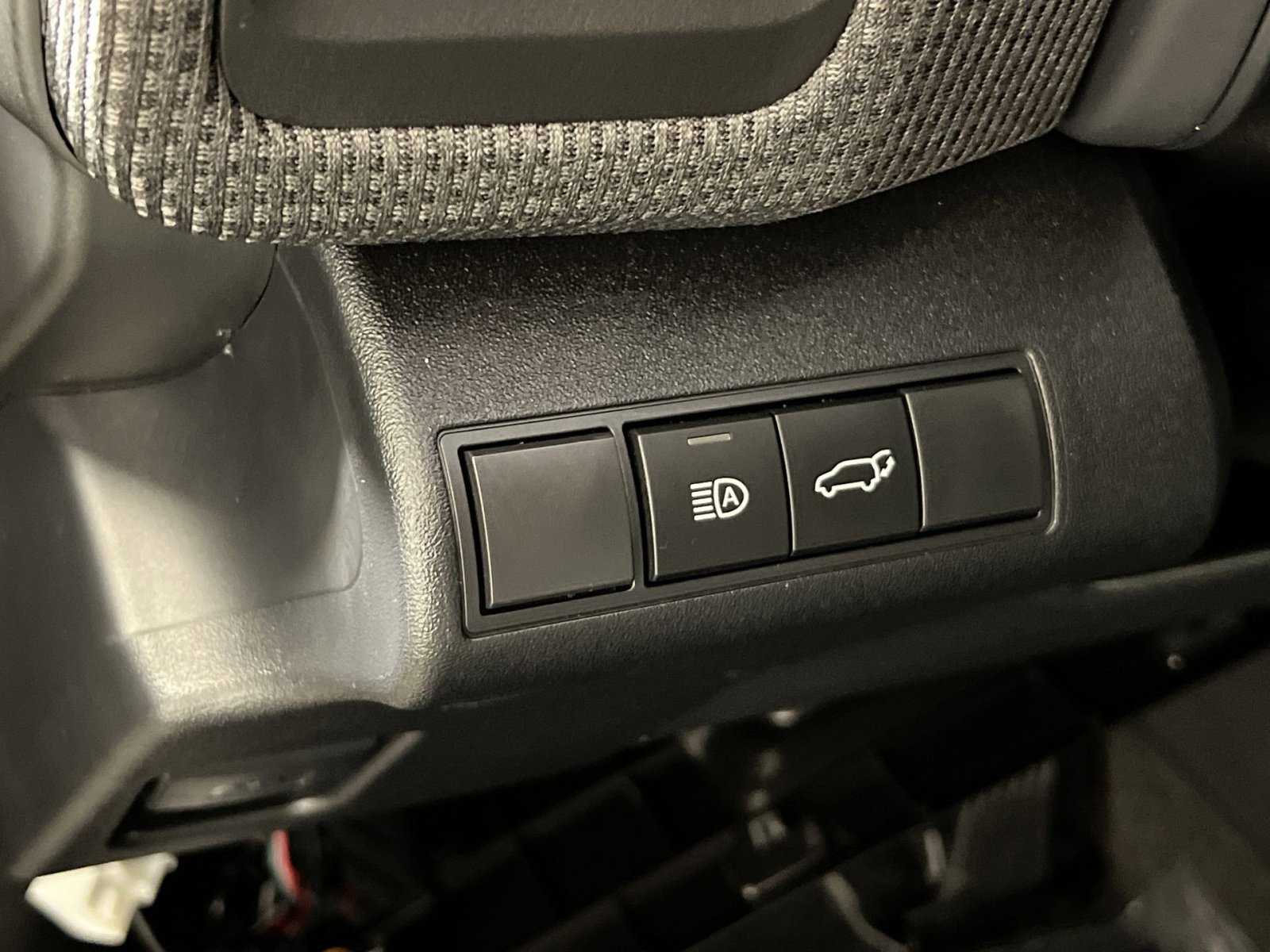 Used 2024 Toyota bZ4X XLE w/ Weather Package image 31