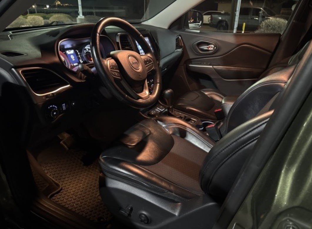 Used 2019 Jeep Cherokee Latitude Plus w/ Comfort/Convenience Group image 29